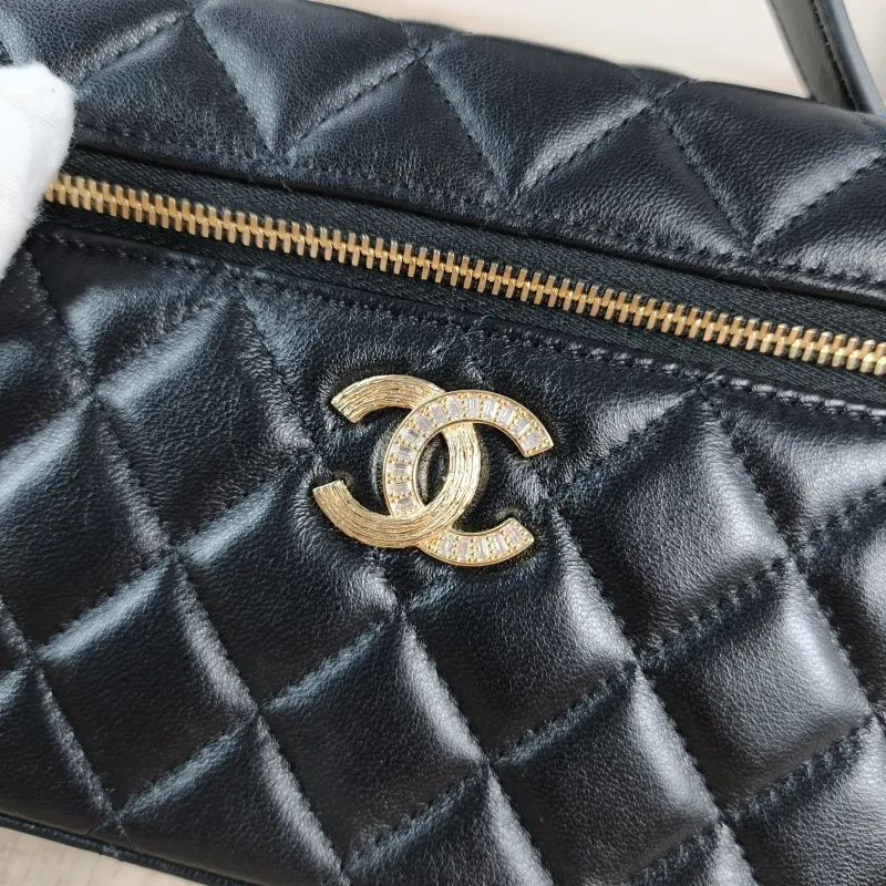 Chanel Crossbody Bag lp Box Bag Black Lambskin One Size19.5 × 5 × 17 cm — detail view 3 of 13