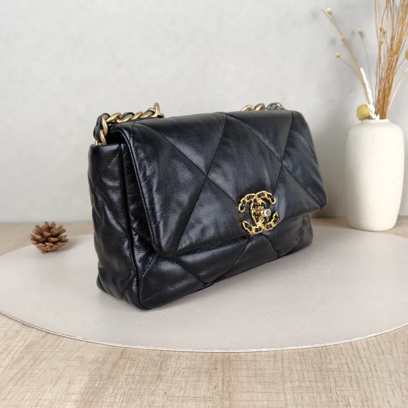Chanel Crossbody Bag19Bag Black SL ambskin Small26 × 9 × 16 cm — cover view 2 of 5