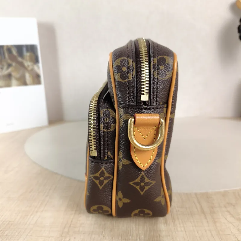 Louis Vuitton Crossbody Bag Nil Messenger Bag Monogram PVC One Size 25 × 11 × 17.5 cm — detail view 3 of 11
