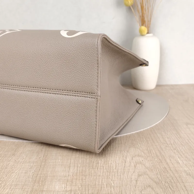Louis Vuitton Shoulder Bag Onthego Medium · White Monogram Empreinte Embossed Calfskin Medium 35 × 14 × 27 cm — detail view 3 of 11