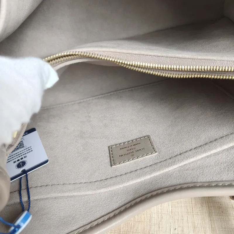 Louis Vuitton Shoulder Bag Babylone Tote Tote Bag Calfskin Small 31 × 13 × 21.5 cm — detail view 7 of 11