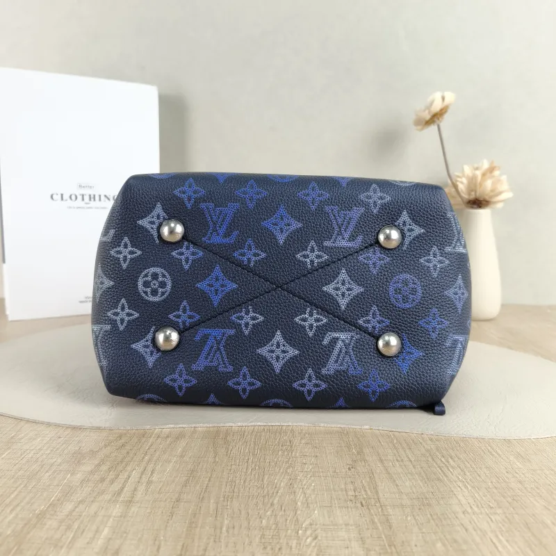 Louis Vuitton Crossbody Bag BELLA · Calfskin One Size 22 × 14 × 19 cm — cover view 5 of 5