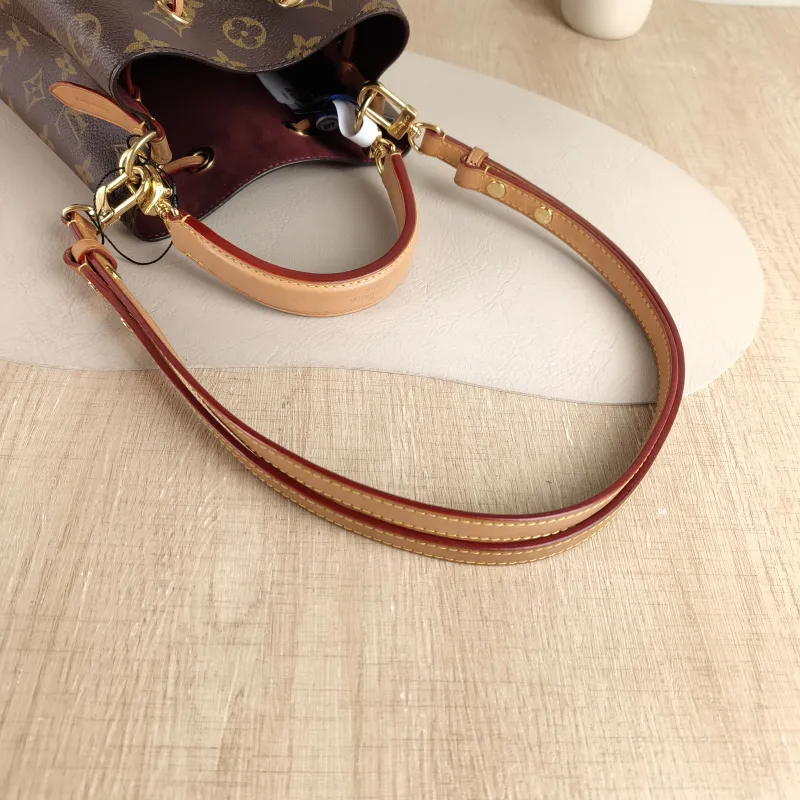 Louis Vuitton Crossbody Bag NÉONOÉ Bucket Bag BB Monogram PVC BB 20 × 13 × 20 cm — detail view 9 of 11