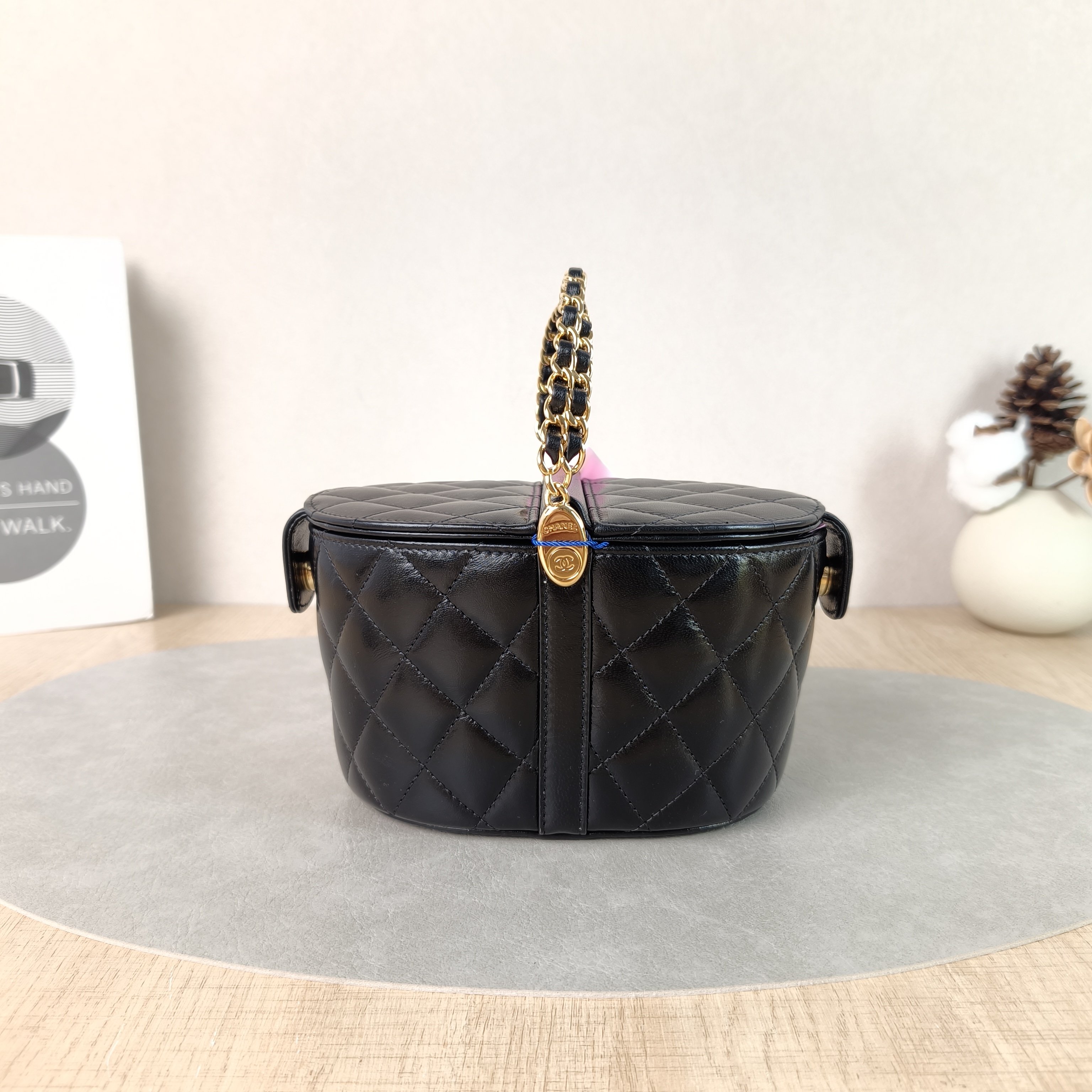 Chanel Crossbody Bag Cosmetic Bag Black Lambskin One Size15 × 10 × 10 cm — cover view 2 of 7