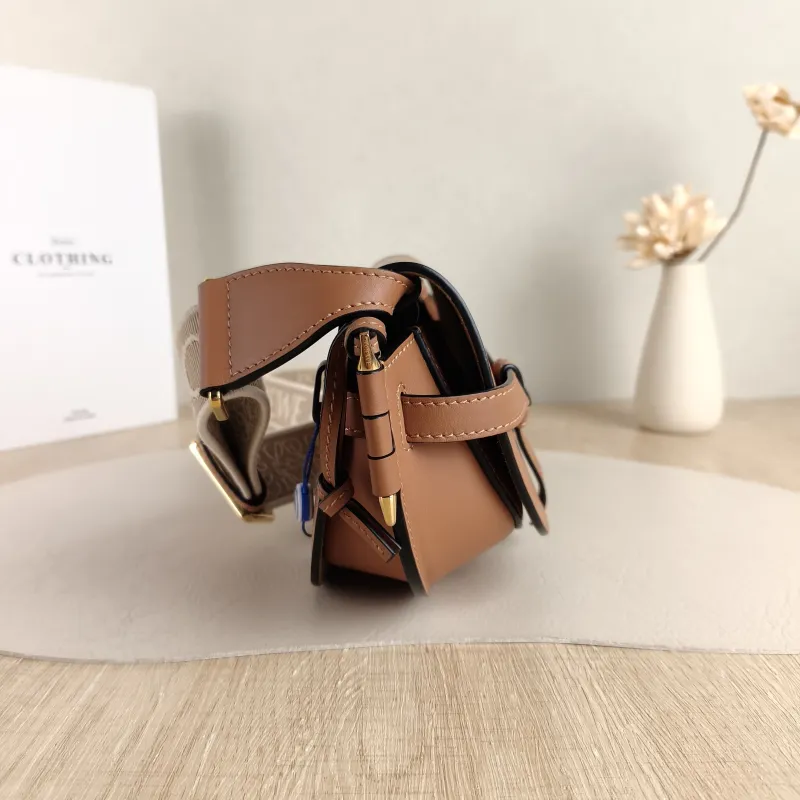 LOEWE Crossbody Bag Gate Dual Caramel Calfskin Mini 21 × 9.5 × 12.5 cm — detail view 5 of 12