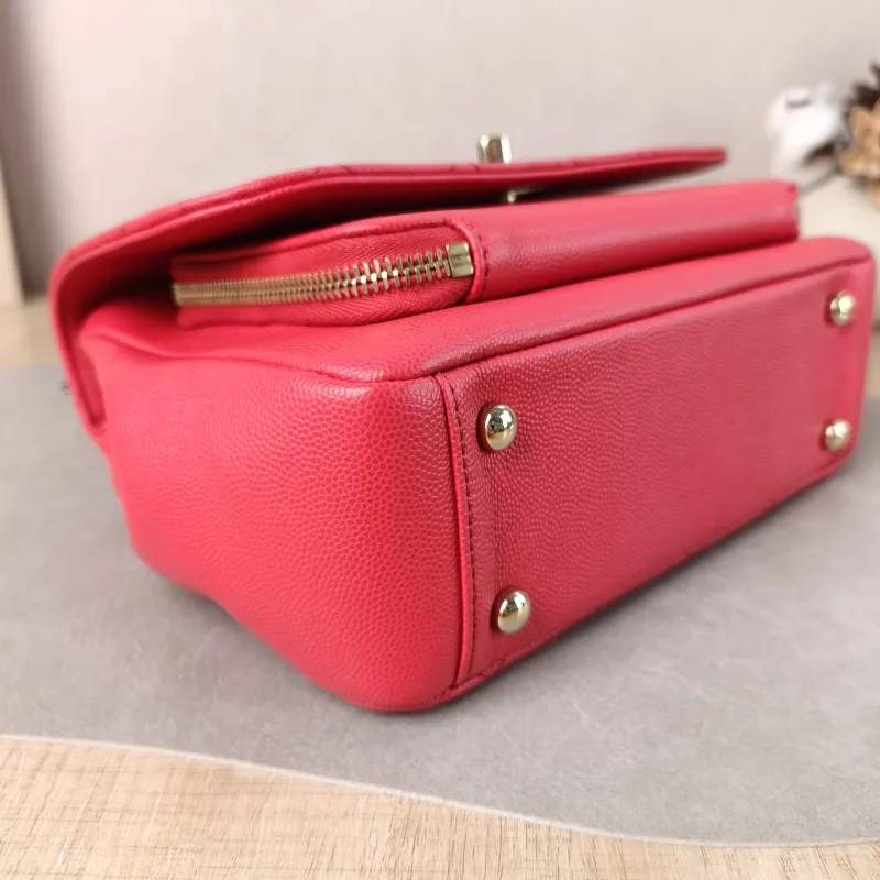 Chanel Crossbody Bag affinity Messenger Bag Red Grained Calfskin Medium 22 × 9.5 × 16 cm 25 — detail view 10 of 16