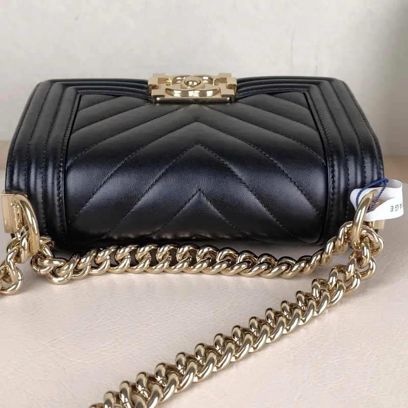 Chanel Crossbody Bagv Le Boy​Black Calfskin Small20.5 × 8.5 × 12 cm — detail view 10 of 16