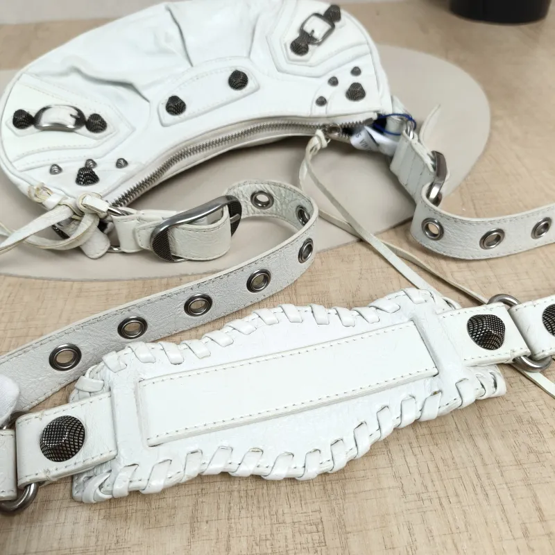 BALENCIAGA Crossbody Bag LE CAGOLE White Lambskin XS26 × 7 × 16 cm — detail view 3 of 13