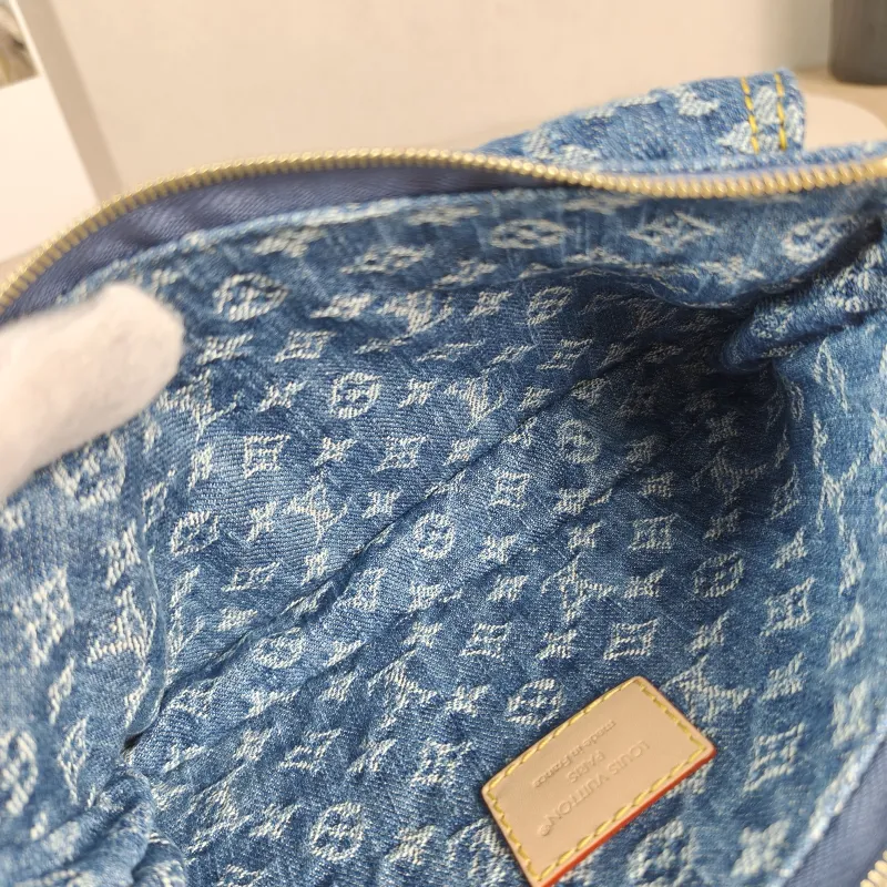Louis Vuitton Shoulder Bag Pochette Accessories Cargo One Size 23.5 × 3 × 14 cm — detail view 8 of 11