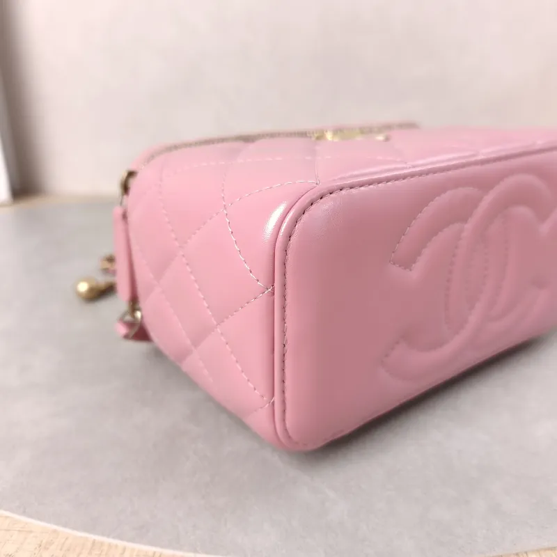 Chanel Crossbody Bag Pink Lambskin One Size17 × 8 × 9.5 cm — detail view 12 of 15