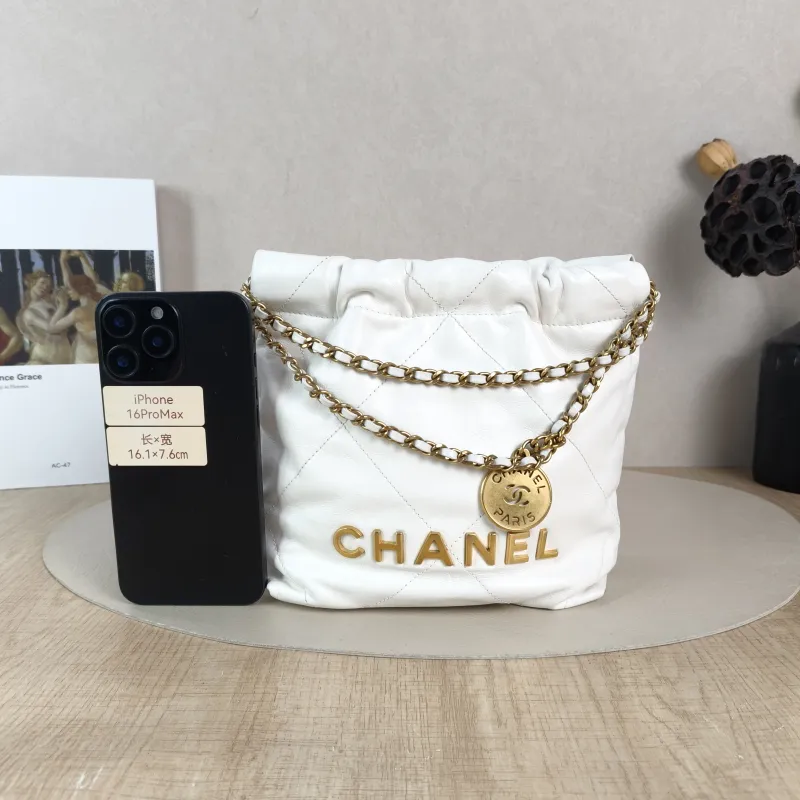 Chanel Shoulder Bag 22Bag White CC alfskin Mini 20 × 6 × 19 cm — cover view 3 of 5