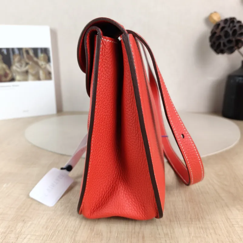 Hermès Shoulder Bag Halzan 31 Q5 Taurillon Clemence TC Calfskin Medium 31 × 9 × 28.5 cm A — detail view 12 of 12