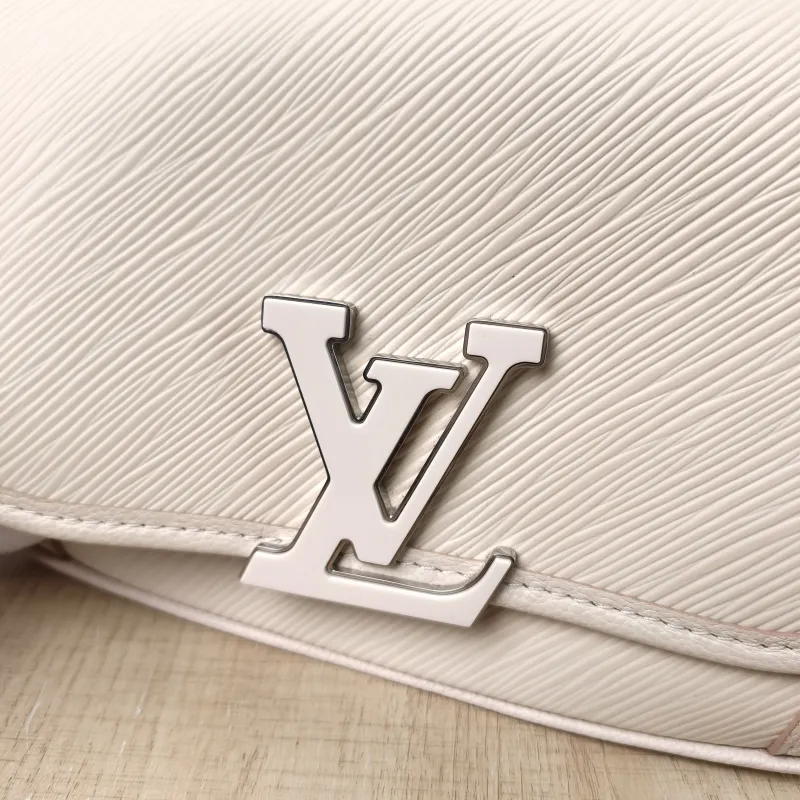 Louis Vuitton Shoulder Bag BUCI Beige Epi Embossed Calfskin One Size 24.5 × 9 × 15.5 cm — detail view 4 of 12