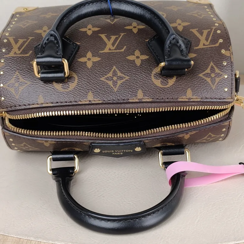 Louis Vuitton Crossbody Bag Speedy Trunk 20 Monogram PVC Small 20.5 × 11 × 13.5 cm — detail view 13 of 14
