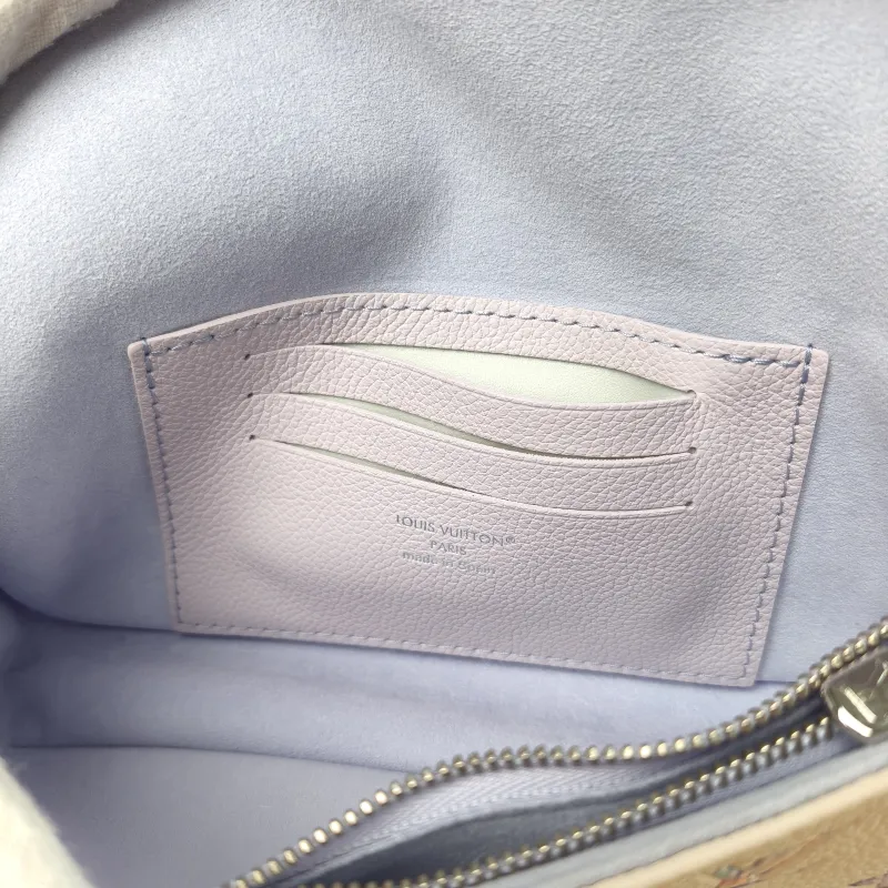 Louis Vuitton Crossbody Bag IVY Calfskin Small 23.5 × 4.3 × 12 cm — detail view 3 of 11