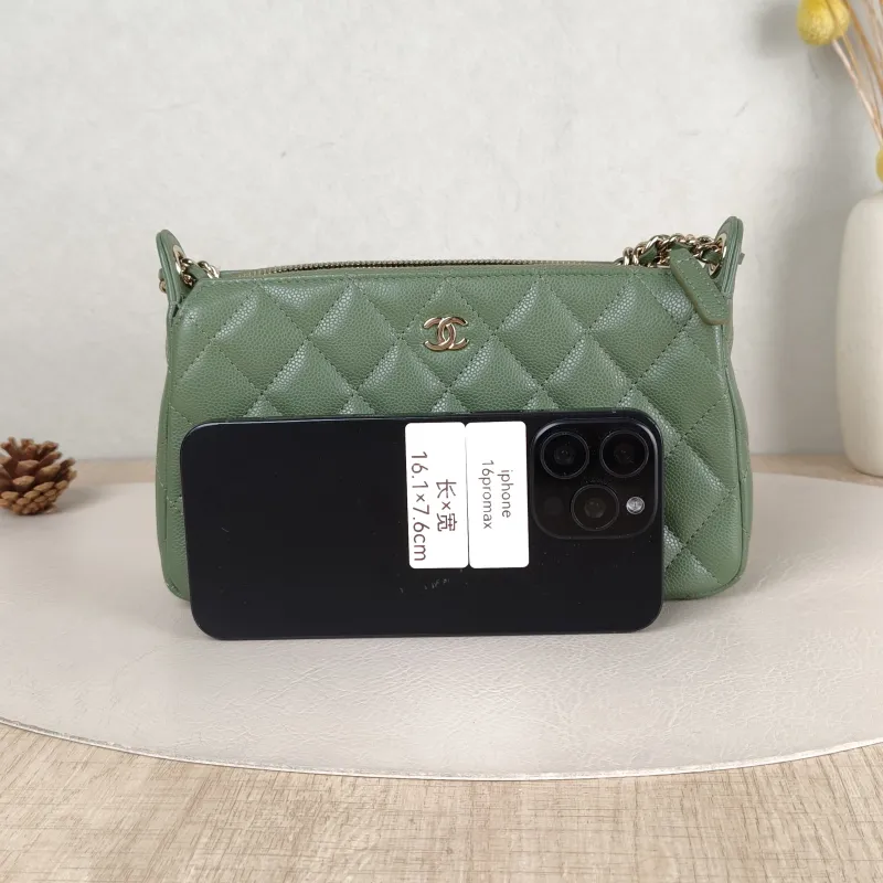 Chanel Crossbody Bag Green Grained Calfskin One Size 21 × 5 × 12 cm — cover view 2 of 5