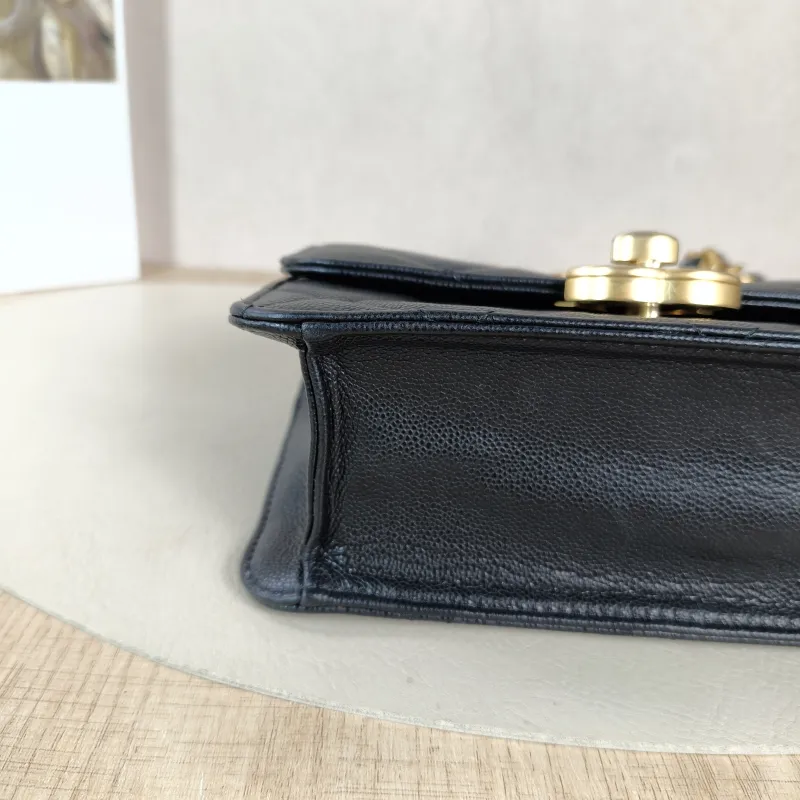 Chanel Crossbody Bag Edition Black Grained Calfskin 20 × 7 × 14.5 cm — detail view 12 of 12