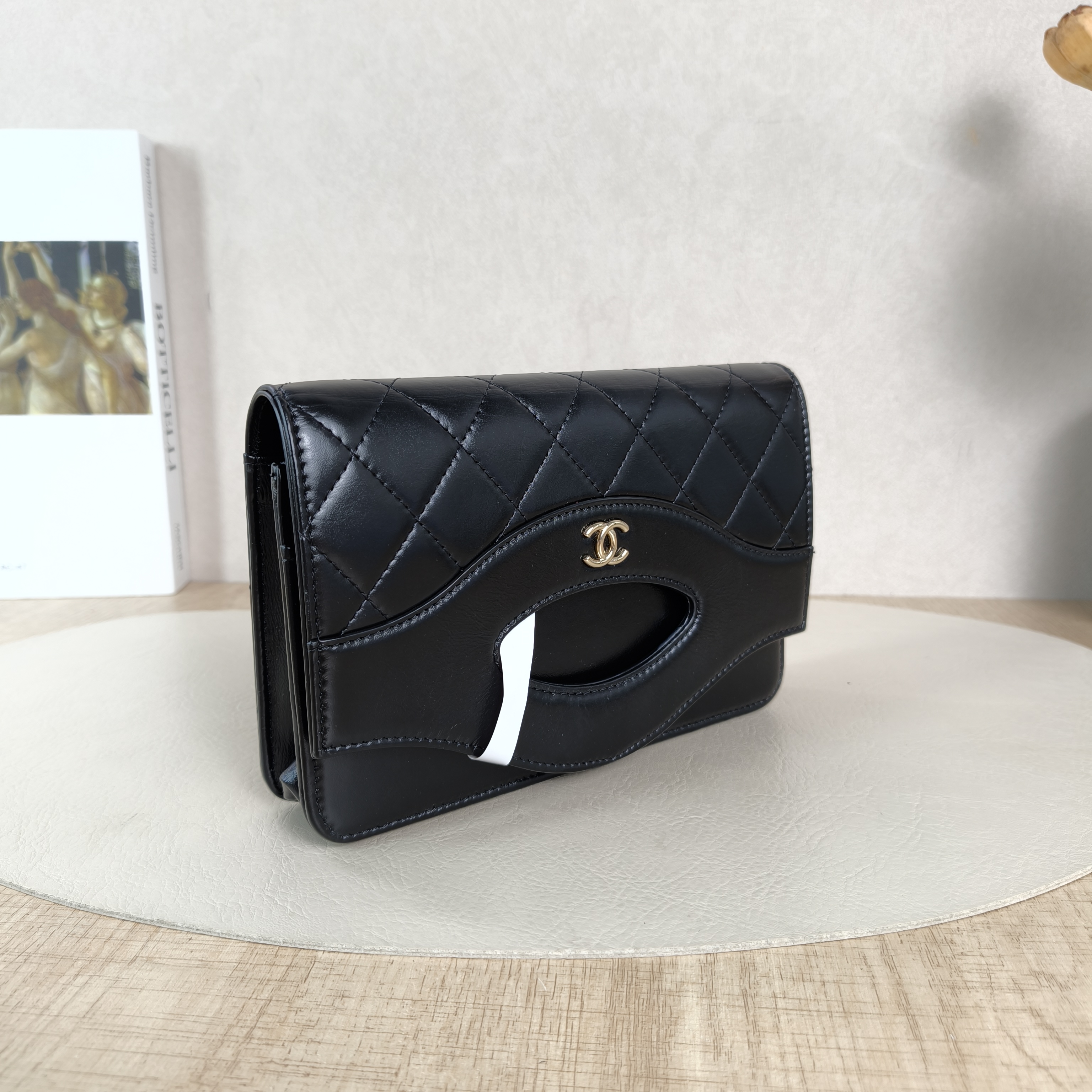 Chanel Crossbody Bag31bag woc Black Calfskinmini19 × 5 × 12 cm — cover view 3 of 6