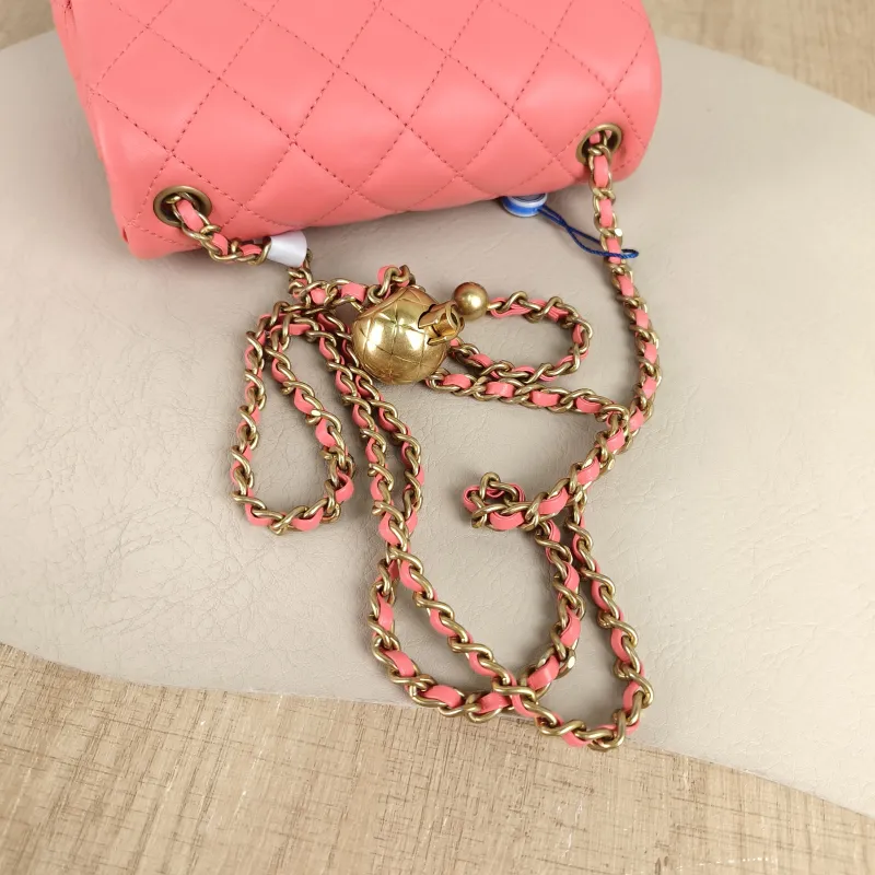 Chanel Crossbody Bag Pink Lambskin One Size 17 × 8 × 13.5 cm 30 — detail view 12 of 14