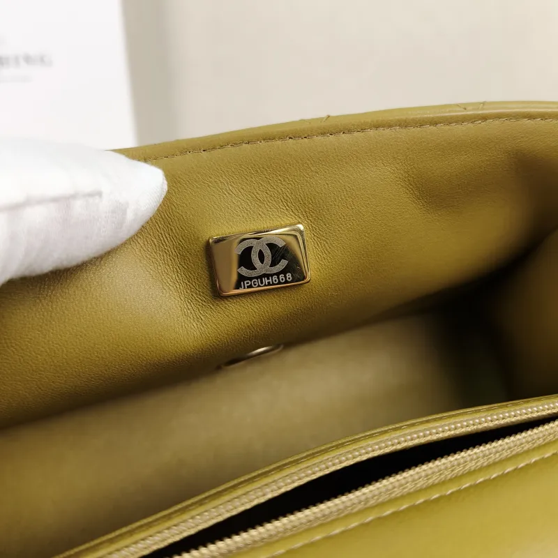 Chanel Crossbody Bag mini Yellow Lambskin mini20 × 6 × 12 cm — detail view 5 of 15