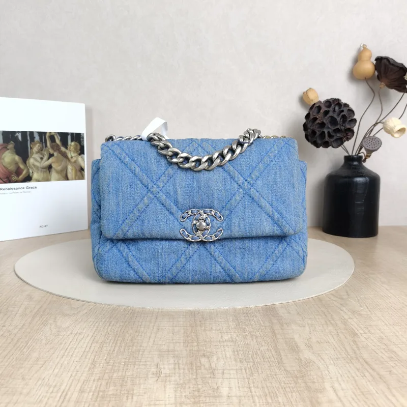Chanel Crossbody Bag22p 19bag Small26 × 9 × 16 cm