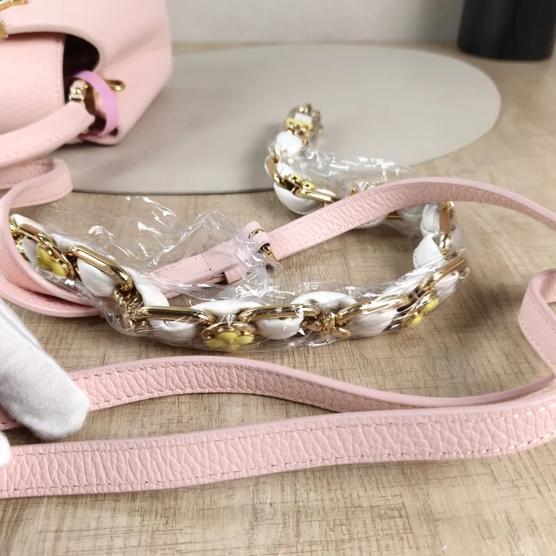 Louis Vuitton Shoulder Bag Capucines Pink Calfskin Mini 21 × 8 × 14 cm — detail view 9 of 15