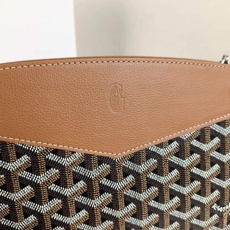 GOYARD Shoulder Bag Rouette Shoulder Bag Brown ine Canvas Small25.5 × 9 × 18 cm — detail view 1 of 10