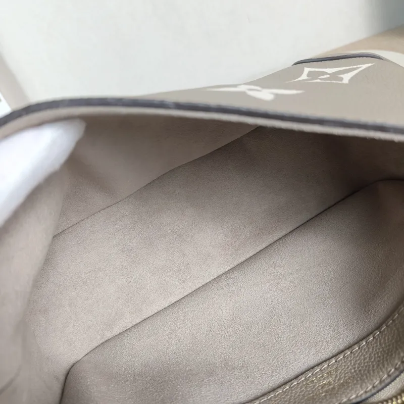 Louis Vuitton Crossbody Bag Diane Baguette Bag Monogram Empreinte Embossed Calfskin Small 24 × 9 × 15 cm — detail view 6 of 13