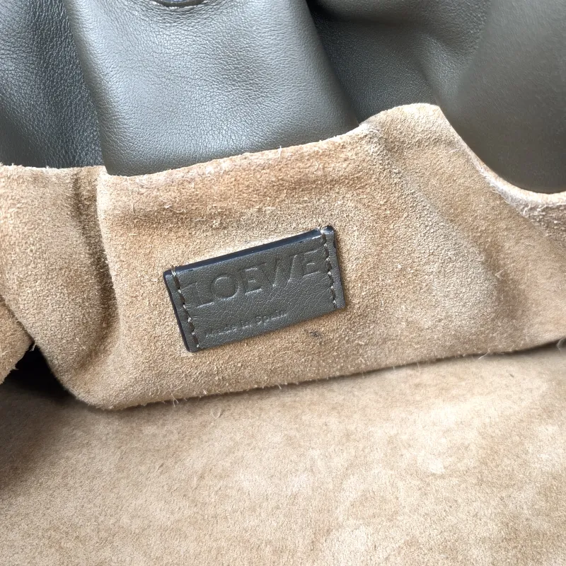LOEWE Crossbody Bag Flamenco Green Calfskin Medium 30 × 10.5 × 24.5 cm — detail view 4 of 10