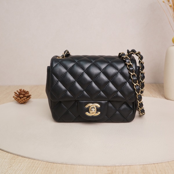 Chanel cfmini Black with Gold-Tone Hardware Lambskin Microchip Edition · 17 × 8 × 13.5 cm