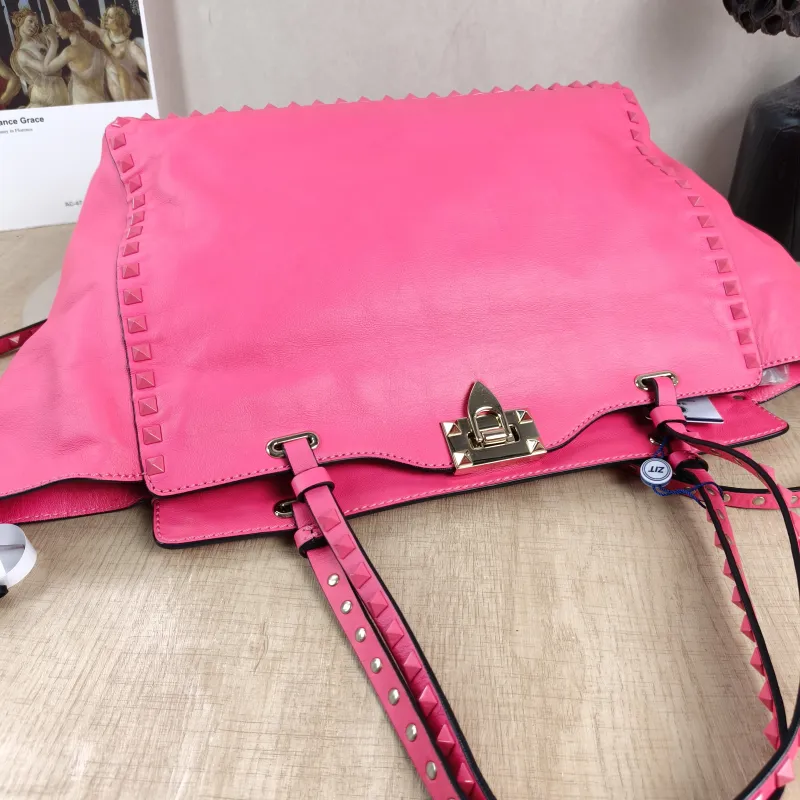 Valentino Shoulder Bag Shoulder Bag Red Calfskin One Size 33 × 12 × 26 cm — detail view 10 of 13