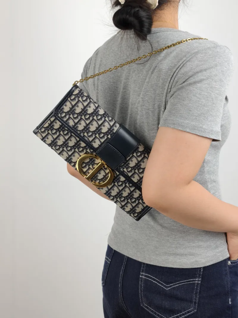DIOR Crossbody Bag Edition Chain Shoulder Crossbody Bag Blue Canvas One Size 27.5 × 3 × 12.5 cm — on-model view 1 of 2