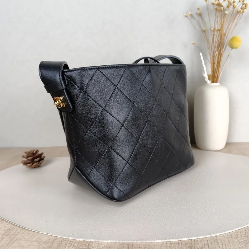 Chanel Crossbody Bag26s Bucket Bag Black Lambskin Small26 × 11 × 19 cm — cover view 4 of 6