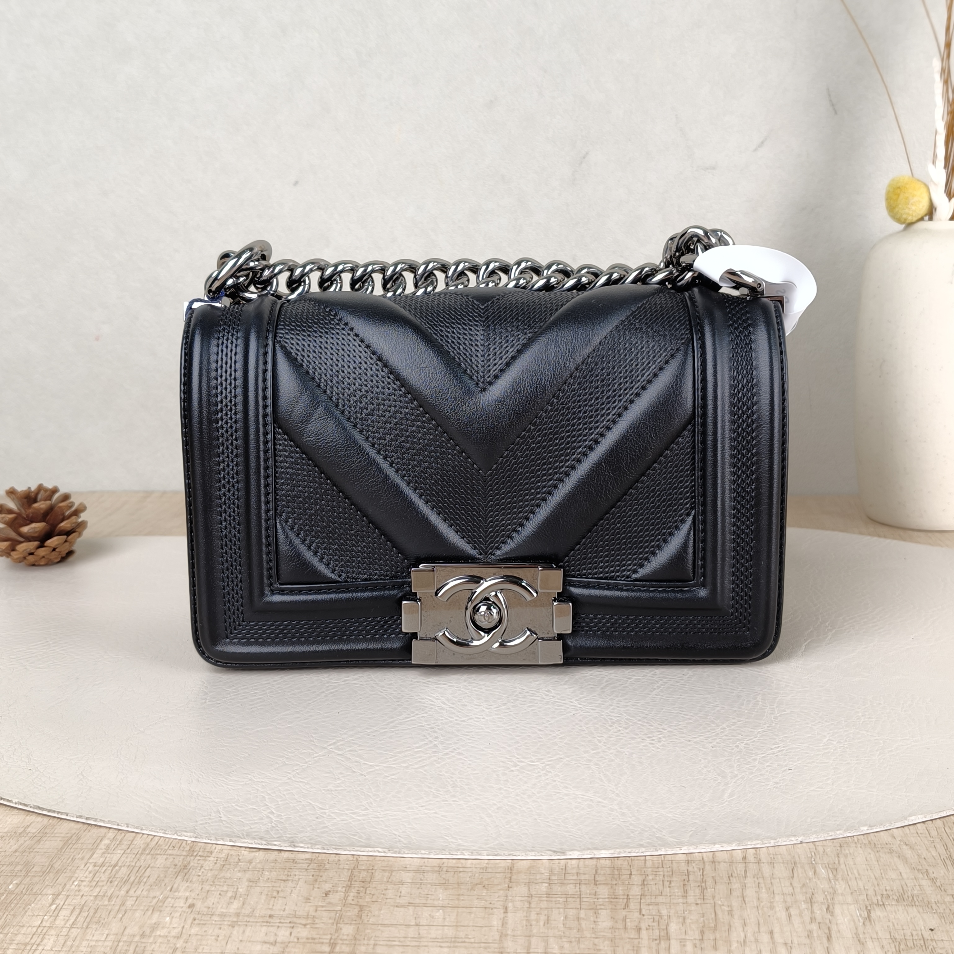 Chanel Crossbody Bag Le Boy​Black Calfskin Small20.5 × 8.5 × 12 cm