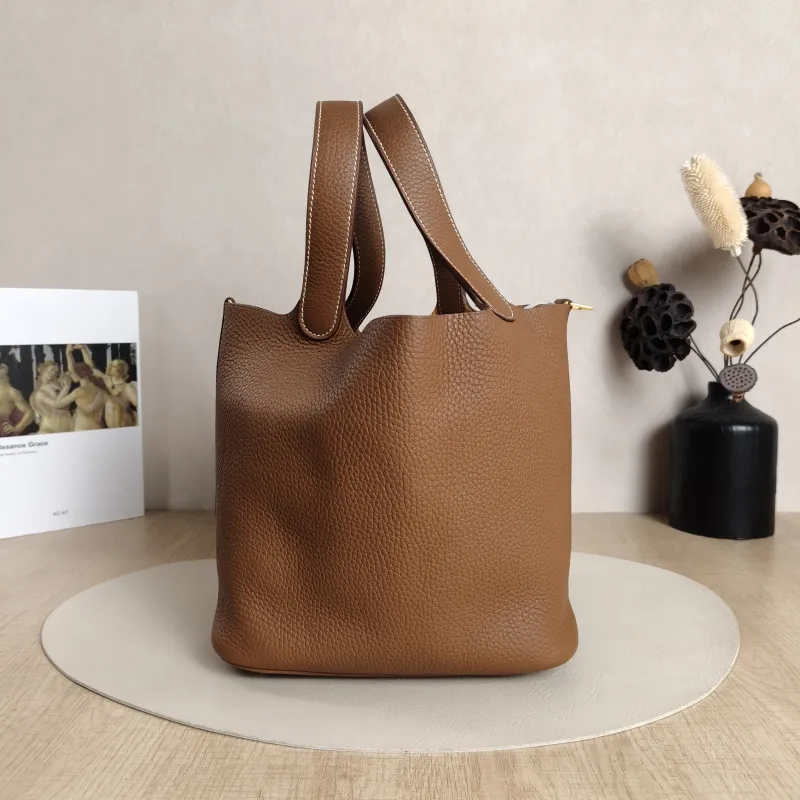 Hermès Top Handle Bag Picotin Lock 22 22 Clemence Taurillon TC Calfskin Medium22 × 18 × 21 cm — cover view 3 of 11