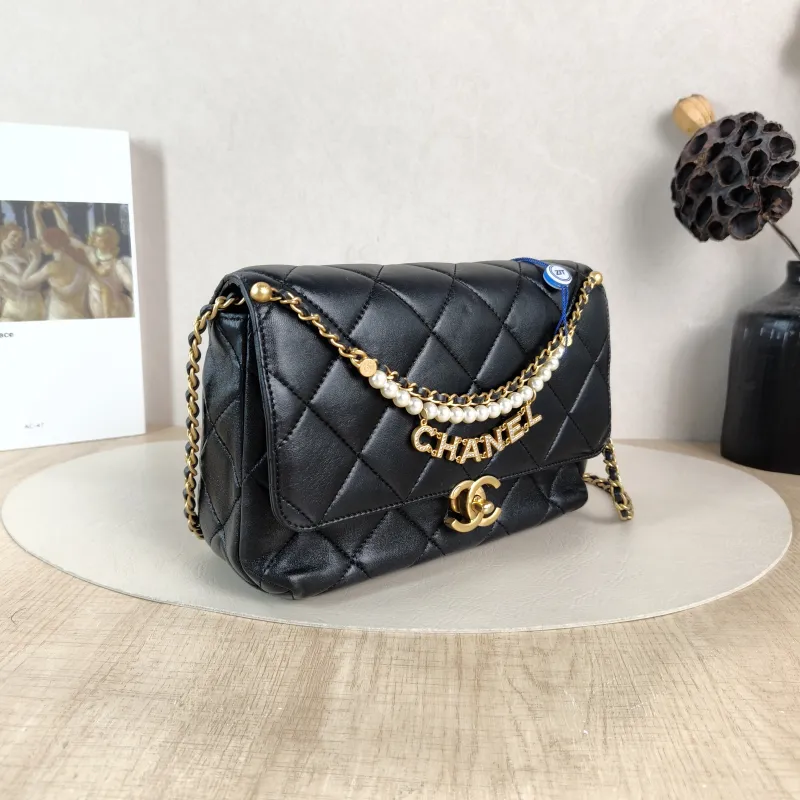Chanel Crossbody Bag 24a Pearl Black Lambskin One Size 22 × 11 × 14.5 cm — cover view 2 of 5