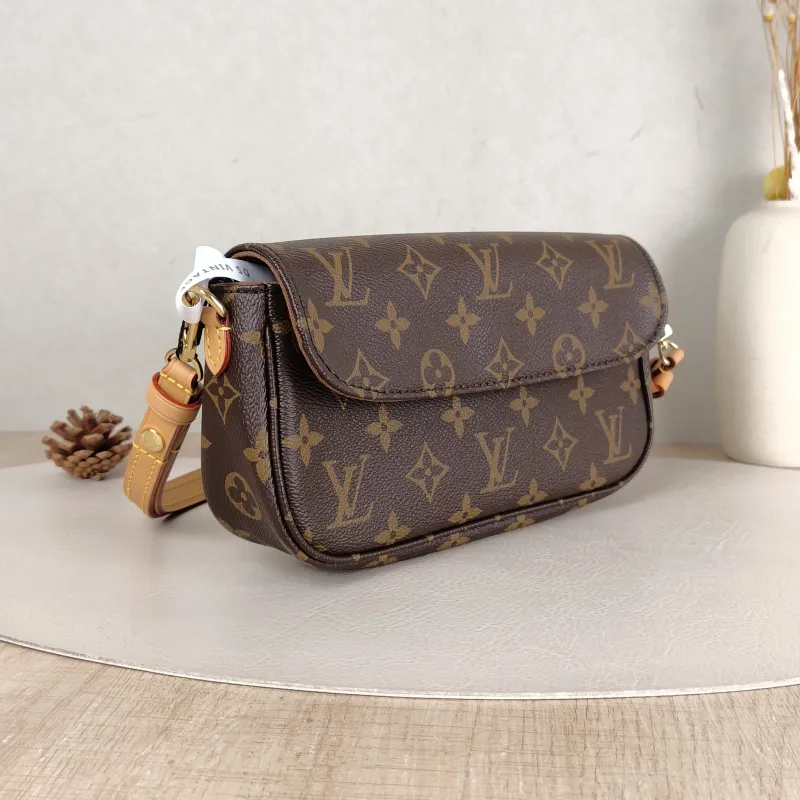 Louis Vuitton Crossbody Bag IVY Monogram PVC Small 23.5 × 4.3 × 12 cm — cover view 6 of 6