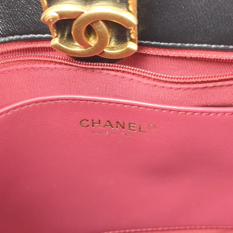 Chanel Shoulder Bag tote Black Lambskin One Size 23 × 8 × 23 cm — detail view 5 of 13