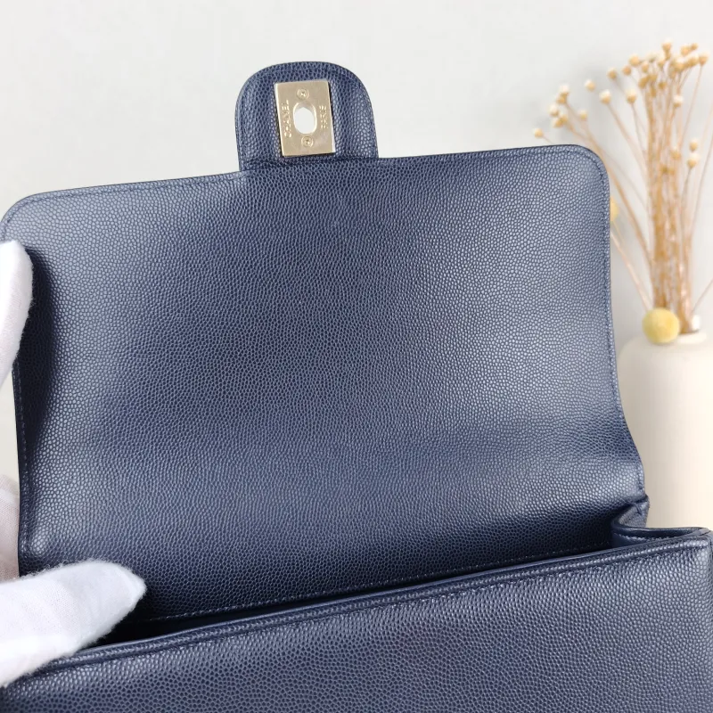 Chanel Shoulder Bag 26p preppy coco Navy Grained Calfskin Small 22 × 7 × 15 cm — detail view 1 of 12