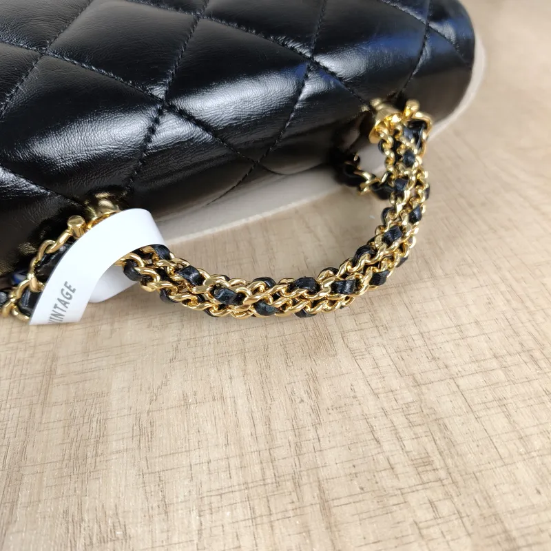 Chanel Crossbody Bag Black Lambskinmini19 × 8.5 × 14 cm — detail view 10 of 15