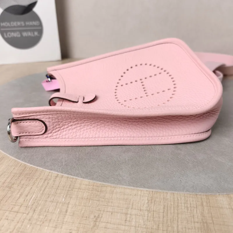 Hermès Crossbody Bag Evelyne Mini 16 Mini 16 TC Calfskinmini17 × 5.5 × 18 cm — detail view 1 of 12
