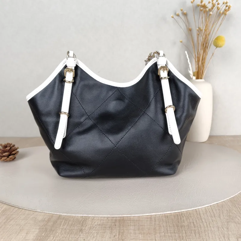 Chanel Shoulder Bag cocobeach Collection Black Lambskinmini29 × 6 × 20 cm — cover view 4 of 5