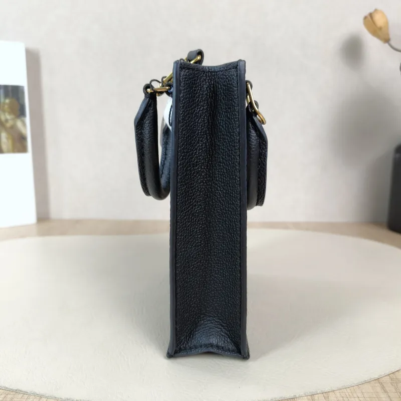 Louis Vuitton Crossbody Bag PETIT SAC PLAT Mini Calfskinmini14 × 5 × 17 cm — detail view 1 of 11