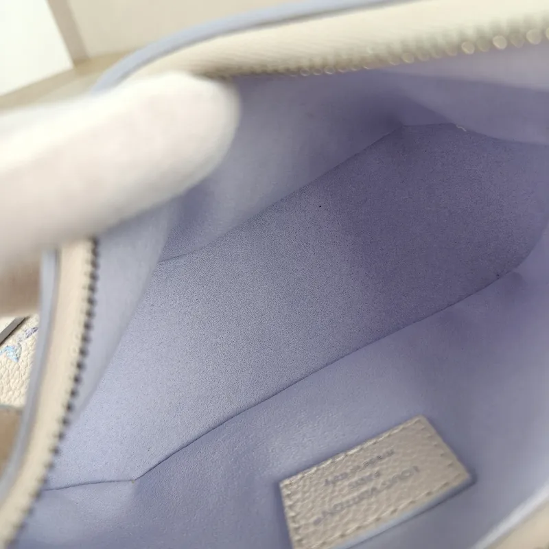Louis Vuitton Crossbody Bag Boulogne White · Calfskin nano 19 × 8 × 13 cm — detail view 1 of 10