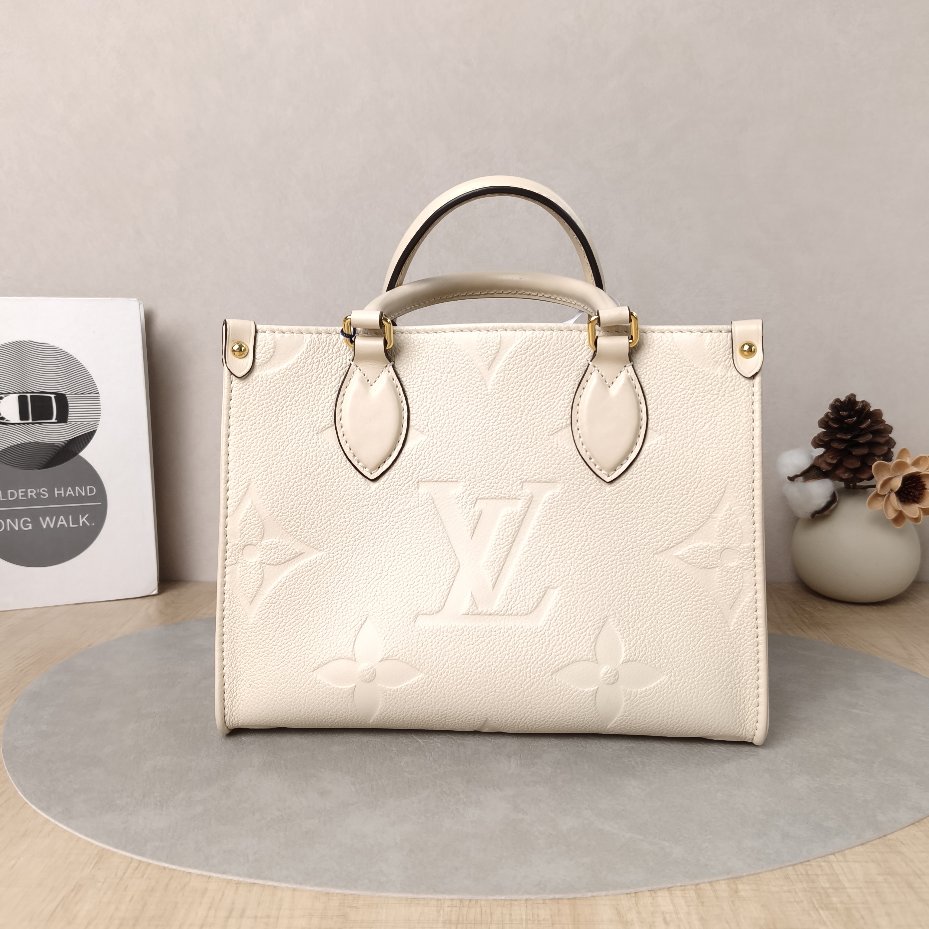 Louis Vuitton Shoulder Bag Onthego White Empreinte Embossed Calfskin Monogram Small25 × 11.5 × 19 cm — cover view 2 of 6