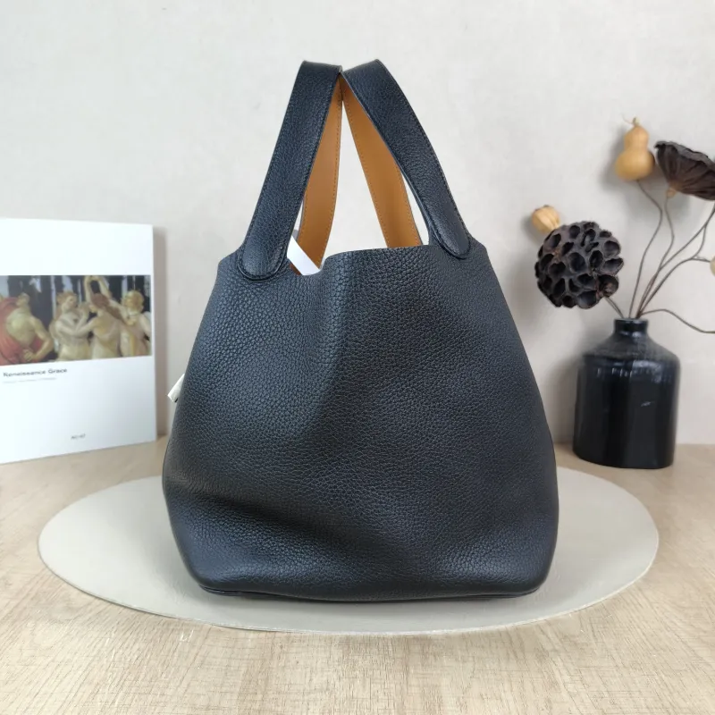 Hermès Top Handle Bag Picotin Lock 22 22 Black Colorblock Taurillon Clemence TC Calfskin Medium 22 × 18 × 21 cm A — detail view 9 of 9