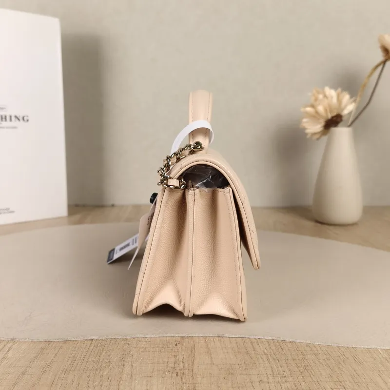 Chanel Crossbody Bag Edition woc Beige Calfskinmini19.2 × 7 × 12.3 cm — detail view 1 of 15