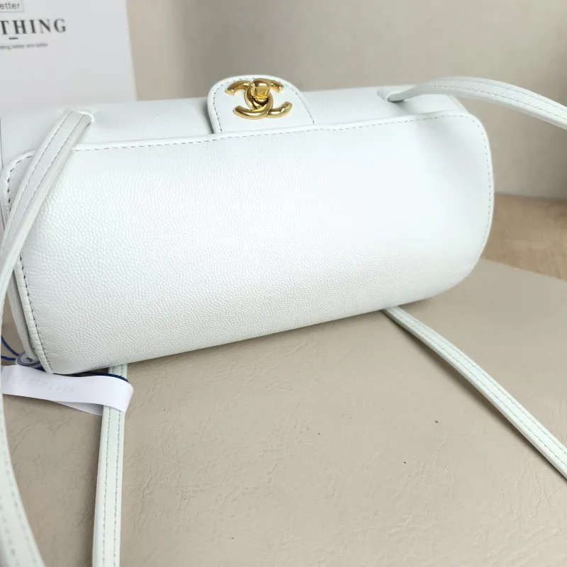 Chanel Shoulder Bag preppy coco Bowling Bag Green Calfskin Small 20.5 × 10 × 10 cm — detail view 1 of 11