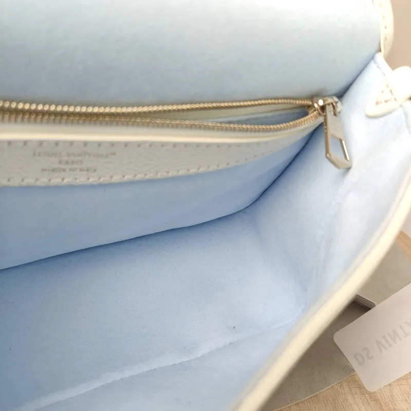Louis Vuitton Crossbody Bag Diane Baguette Bag White · Blue Empreinte Embossed Calfskin Monogram Small24 × 9 × 15 cm — detail view 10 of 15