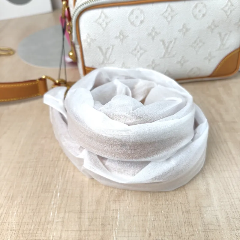 Louis Vuitton Crossbody Bag Nil Messenger Bag PVC One Size 25 × 11 × 17.5 cm — detail view 6 of 12